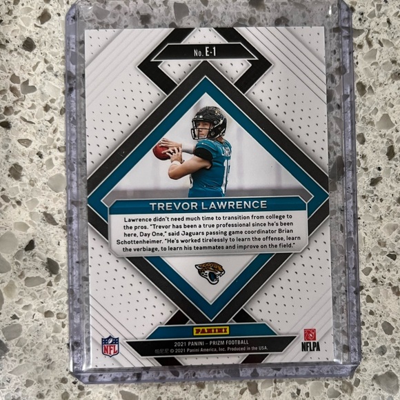 TREVOR LAWRENCE BASE ROOKIE CARD NFL JAGUARS 2021 - Picture 2 of 2